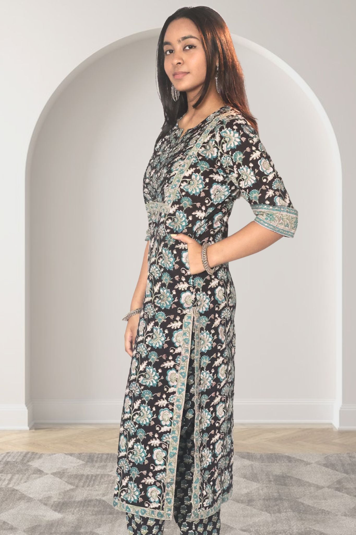 Kavya Gul Straight Kurta